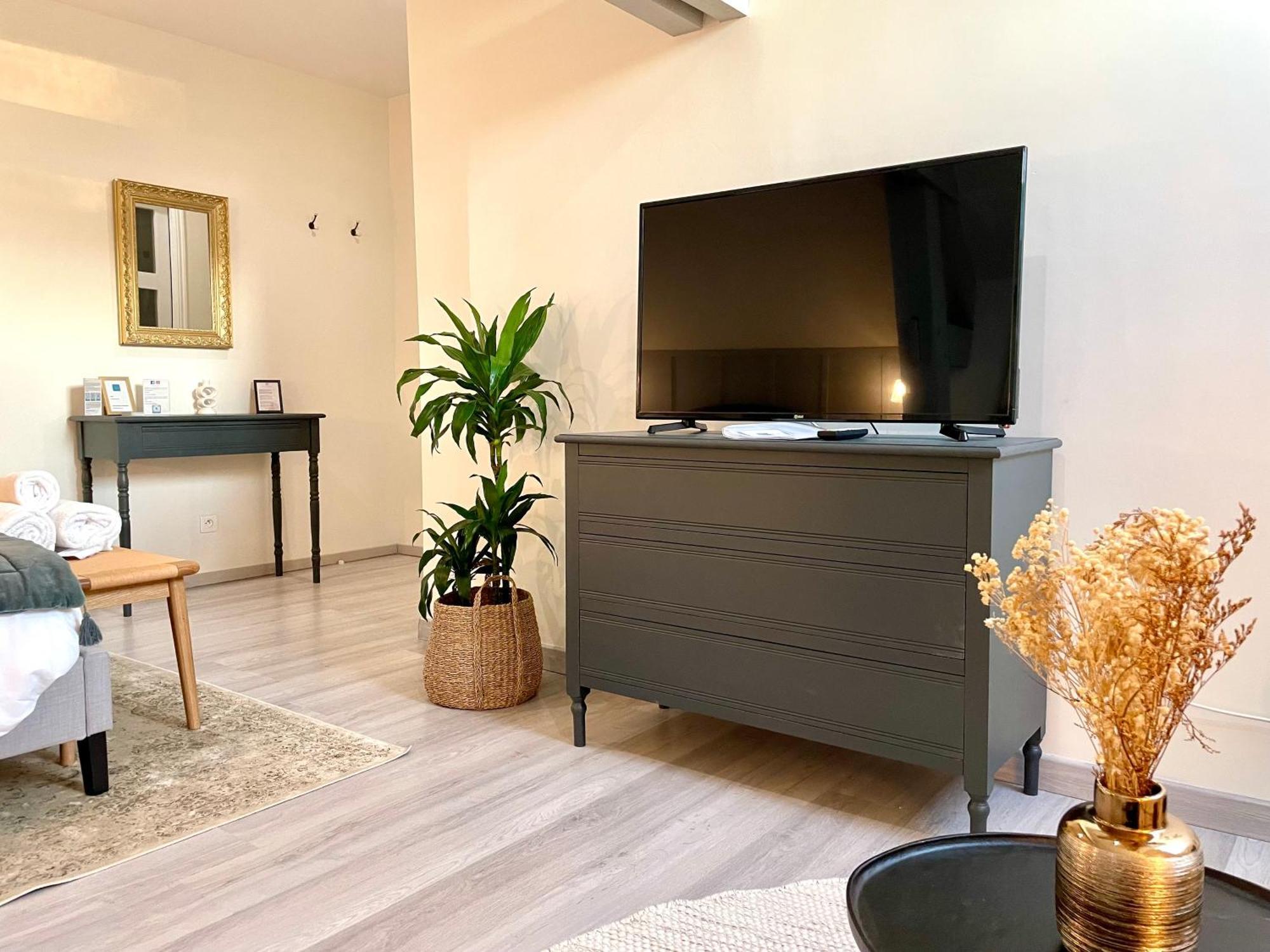 Villa De La Croix - Maison D'Hotes A 4 Minutes De L'A26 Avec Parking Villechetif Luaran gambar