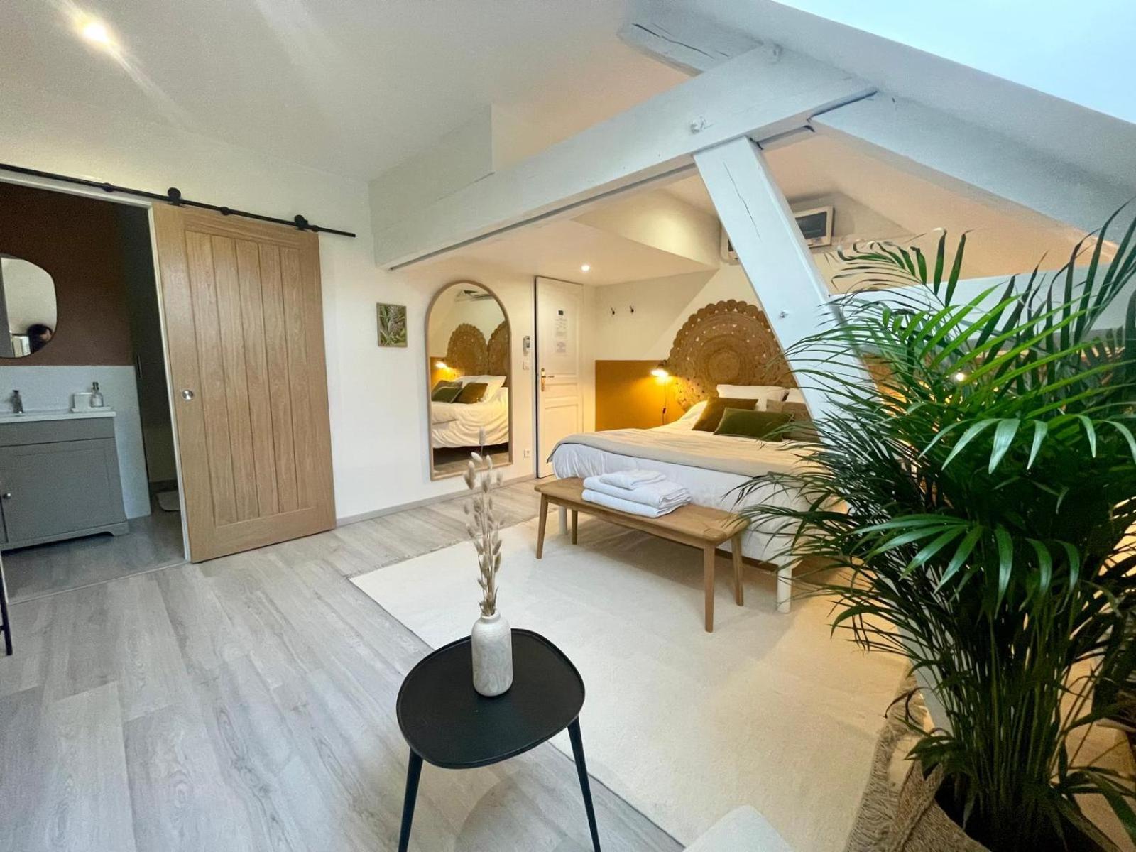 Villa De La Croix - Maison D'Hotes A 4 Minutes De L'A26 Avec Parking Villechetif Luaran gambar